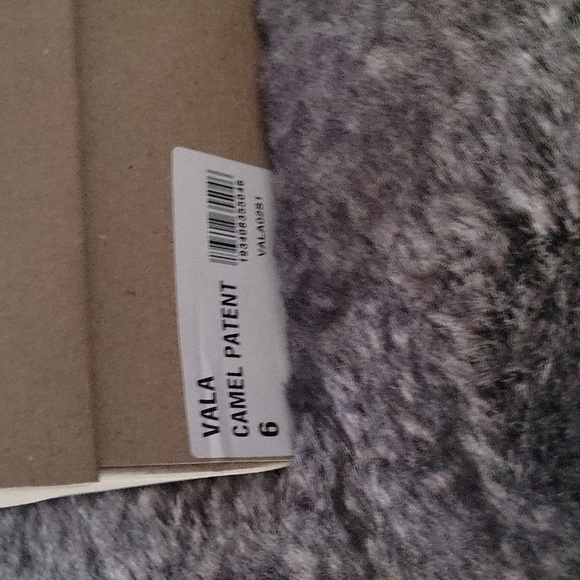 Sz 6 Steve Madden Color Camel Patent - Picture 2 of 3